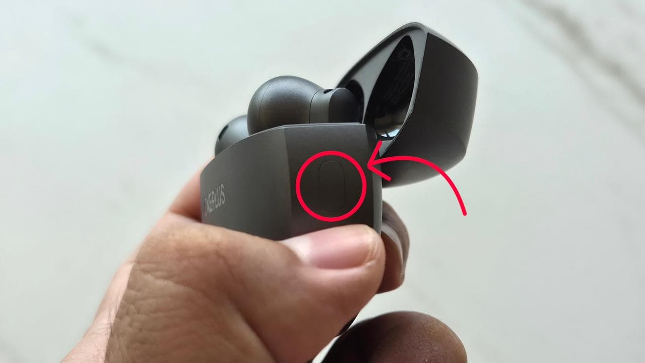 OnePlus Buds 4 reset button